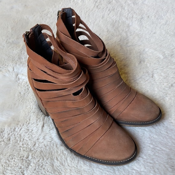 Free People | Hybrid Heel Ankle Boots in Distressed Brown | 39 - Picture 4 of 16